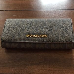 Michael Kors Signature Wallet